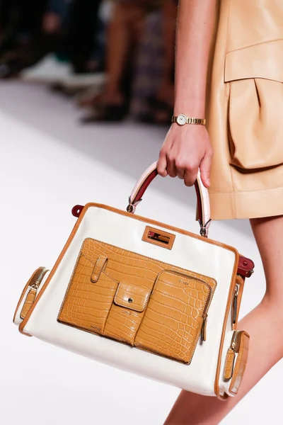 Look 77
